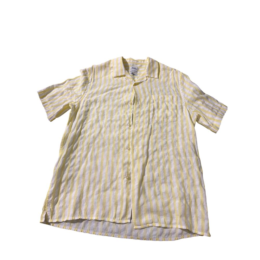 Womenβs Zara short sleeve button down